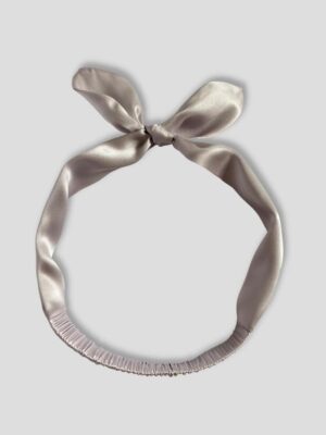 Jedwabna-opaska-do-włosów-wiązana-jasno-szara-SENSILK-01