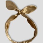 Jedwabna-opaska-do-włosów-wiązana-złota-SENSILK-01