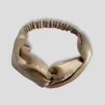 Jedwabna-opaska-do-wlosow-z-ozdobnym-splotem-jasny-bez-SENSILK-01