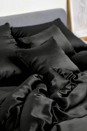 edwabna-poszewka-na-poduszke-czarna-SENSILK