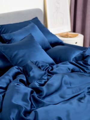 jedwabna-poszewka-na-poduszke-granatowa-SENSILK-03