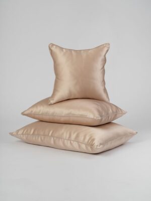 jedwabna-poszewka-na-poduszke-jasny-beż-SENSILK-01