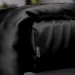 jedwabne-prześcieradło-z-gumką-czarne-SENSILK-01