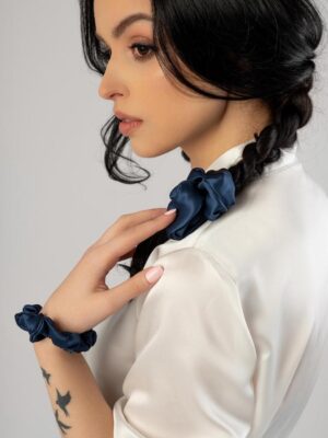 Jedwabna-scrunchie-do-włosów-jasny-beż-SENSILK-02