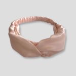 Jedwabna-opaska-do-włosów-z-ozdobnym-splotem-jasny-róż-SENSILK-01