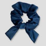 Jedwabna-scrunchie-z-uszkami-do-włosów-granatowa-SENSILK-01