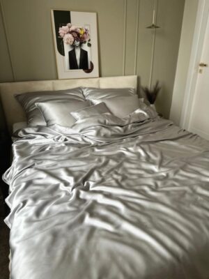 jedwabna-poszwa-na-kołdrę-jasny-szary-SENSILK-02