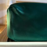 jedwabne-przescieradlo-z-gumka-butelkowa-zielen-SENSILK-01