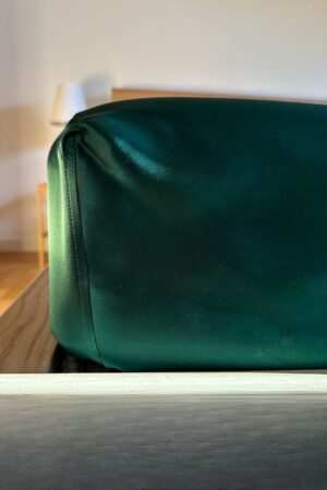 jedwabne-przescieradlo-z-gumka-butelkowa-zielen-SENSILK-01