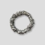 Jedwabna-gumka-do-wlosow-mini-jasny-szary-SENSILK-01