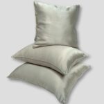 jedwabna-poszewka-na-poduszke-oliwkowy-bez-SENSILK-01