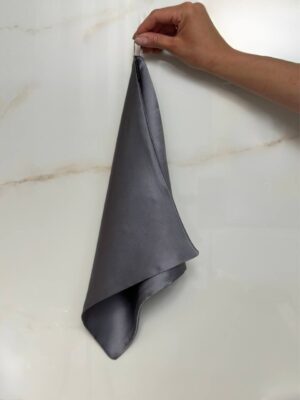 Jedwabny-ręcznik-do-twarzy-Ciemny-Szary-SENSILK-01