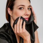 Jedwabny-recznik-do-twarzy-Czarny-SENSILK-00