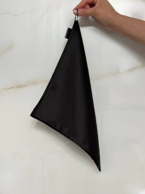 Jedwabny-ręcznik-do-twarzy-Czarny-SENSILK-01