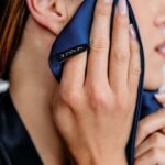 Jedwabny-recznik-do-twarzy-Granatowy-SENSILK-0