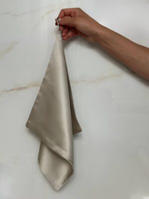 Jedwabny-ręcznik-do-twarzy-Jasny-Beż-SENSILK-01