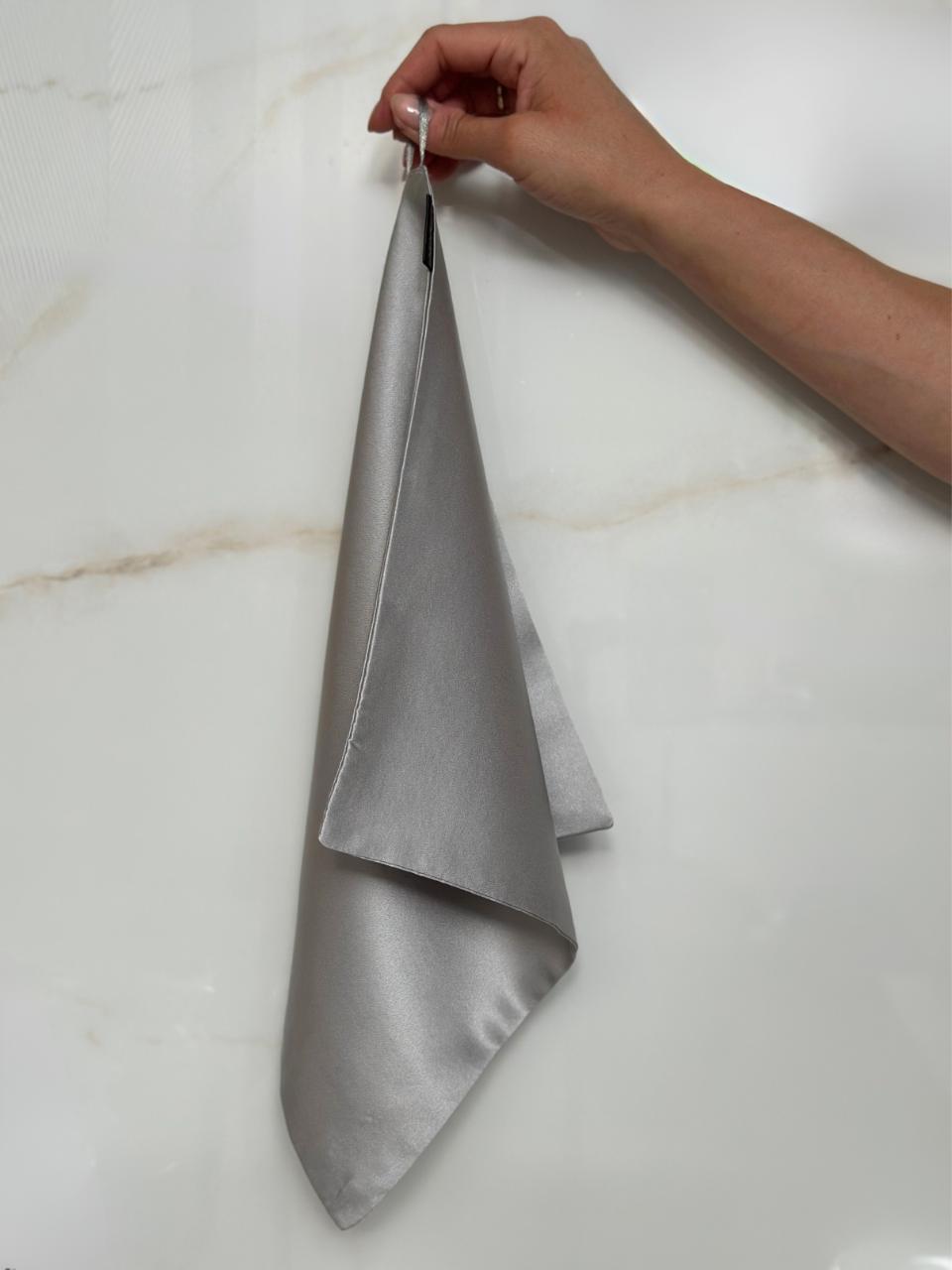 Jedwabny-ręcznik-do-twarzy-Jasny-Szary-SENSILK-01 Jedwabny-ręcznik-do-twarzy-Jasny-Szary-SENSILK-01