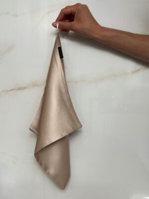 Jedwabny-ręcznik-do-twarzy-Pudrowy-Róż-SENSILK-01