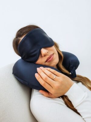 edwabny-zestaw-podrozny-granatowy-SENSILK_01