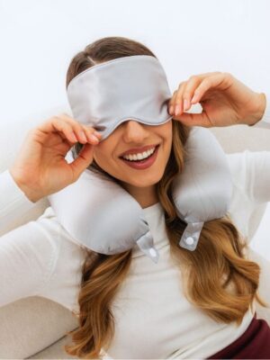 jedwabny-zestaw-podrozny-jasny-szary-SENSILK_01.