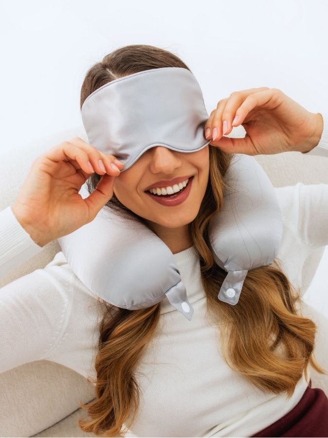 jedwabny-zestaw-podrozny-jasny-szary-SENSILK_01.