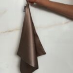 Jedwabny-ręcznik-do-twarzy-Taupe-SENSILK-02