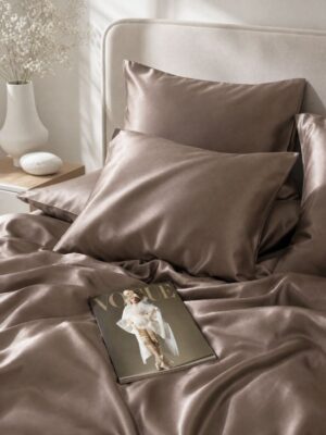 jedwabna-poszewka-na-poduszke-taupe-SENSILK-02